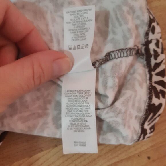 Liz Claiborne Short Sleeve Floral Top - Picture 7 of 9